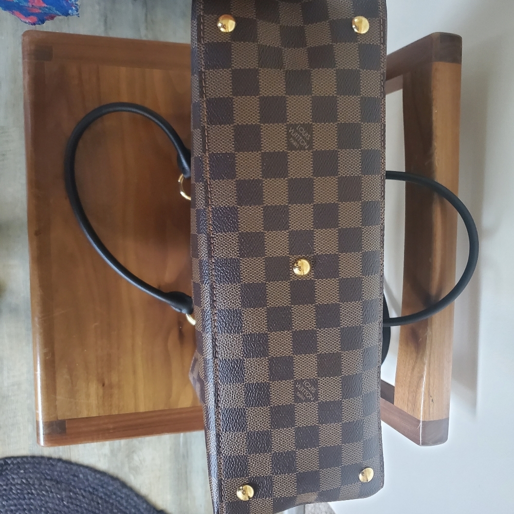 Louis Vuitton Rivers . D. EBE